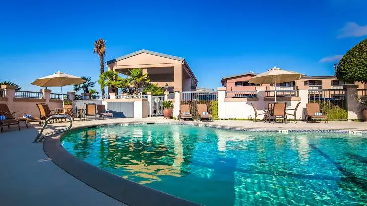 Relaxing hotel amenities in Merced, featuring an outdoor pool deck perfect for summer travel.