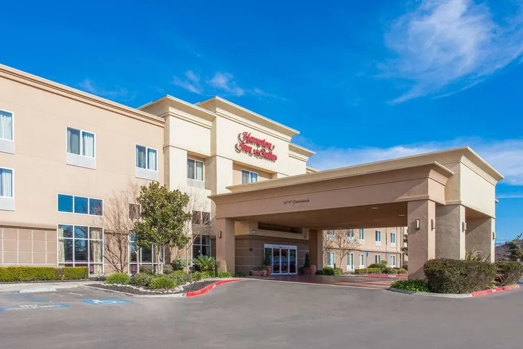 Family-friendly hotels and suites in Merced, featuring convenient amenities and spacious guest accommodations.