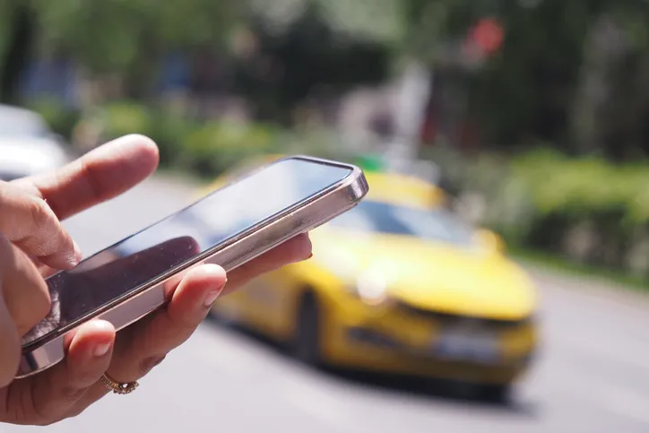 Utilizing rideshare apps and local taxi services for seamless navigation around downtown Merced.