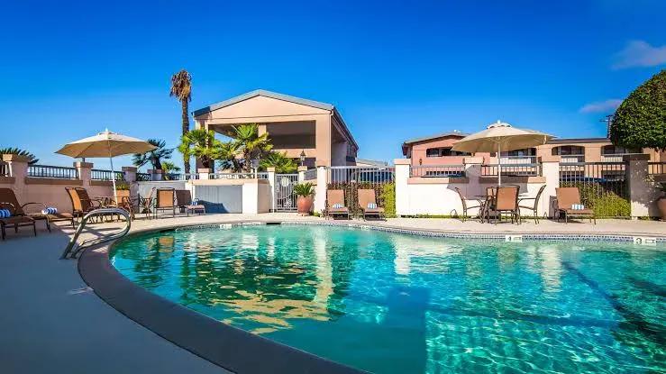 Relaxing hotel amenities in Merced, featuring an outdoor pool deck perfect for summer travel.